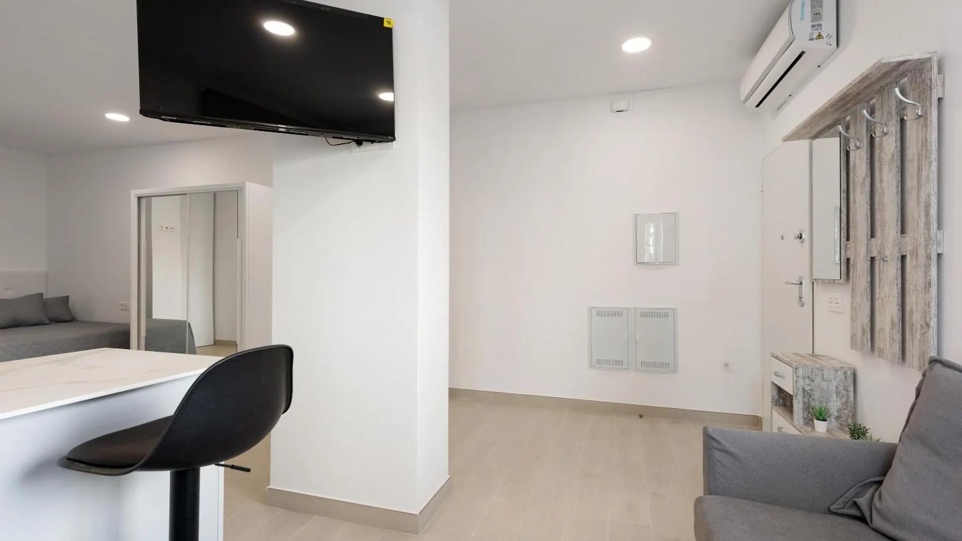 Apartamentos Sealmar Moliere Malaga Apartment