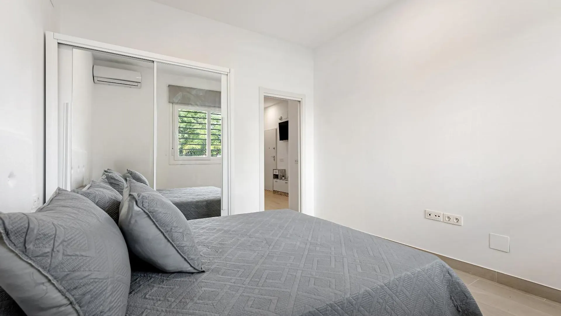 Apartamentos Sealmar Moliere Malaga Apartament